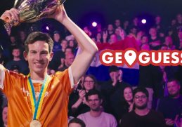 Patrick Noordijk holding the Geoguessr world cup